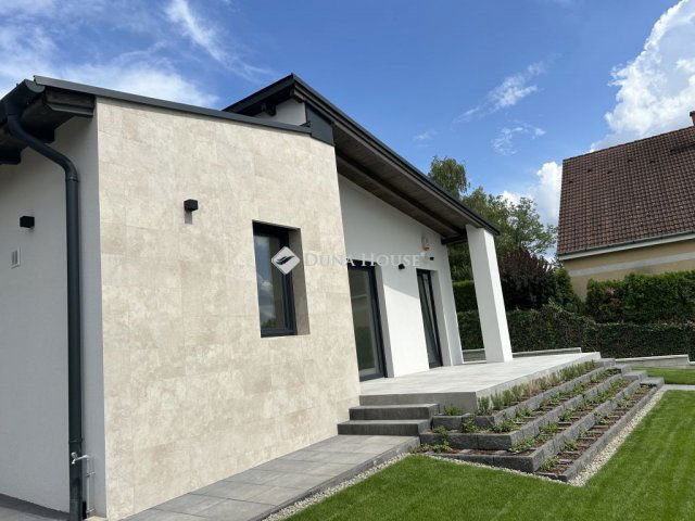 Eladó családi ház, Csömörön 229 M Ft, 4 szobás