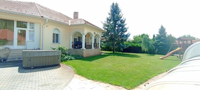 Eladó családi ház, Győrött 249 M Ft, 4 szobás