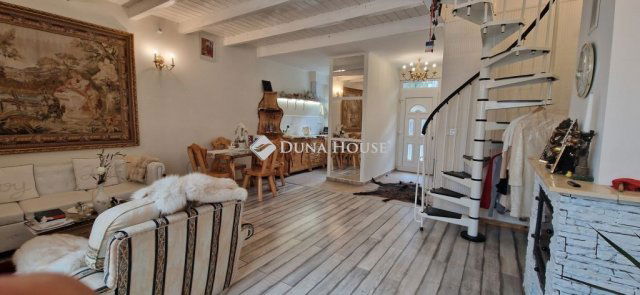 Eladó családi ház, Budapesten, XXII. kerületben, Dunapart utcában