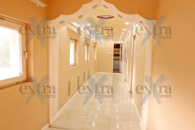 Eladó családi ház, Makón 29.9 M Ft, 4 szobás