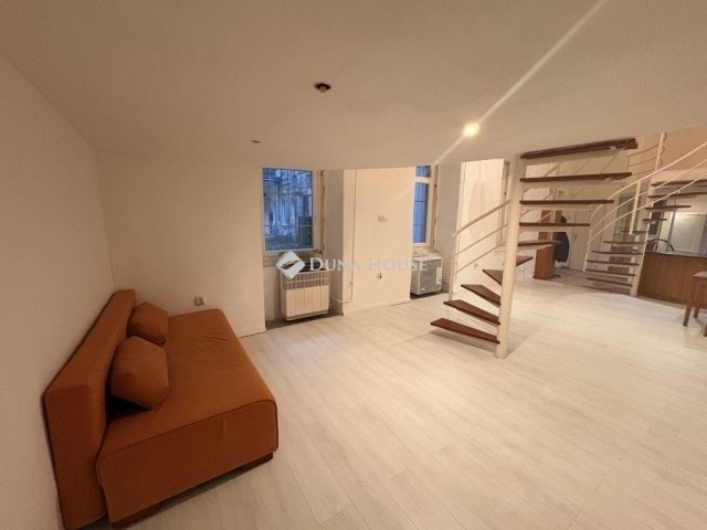 Eladó téglalakás, Budapesten, VI. kerületben 77.9 M Ft, 1 szobás