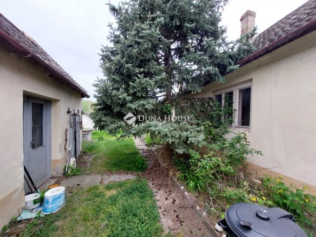 Eladó családi ház, Baján 21.9 M Ft, 4 szobás