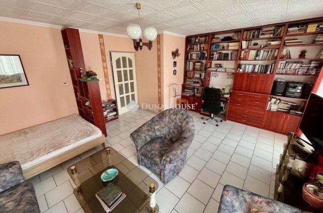 Eladó téglalakás, Szegeden 63.9 M Ft, 2 szobás