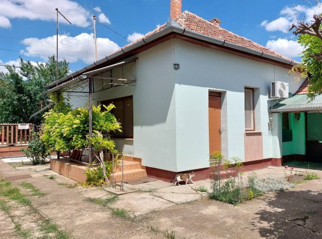 Eladó családi ház, Tiszatenyőn 23.8 M Ft, 3 szobás