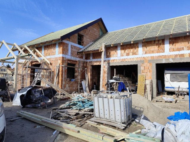 Eladó ikerház, Taksonyon 129.9 M Ft, 4+1 szobás