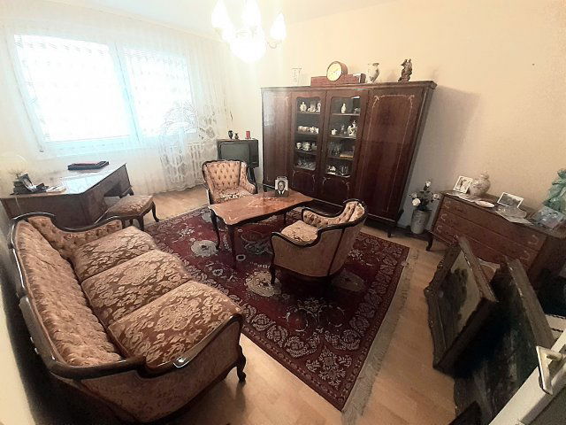 Eladó panellakás, Székesfehérvárott 59.9 M Ft, 3+1 szobás