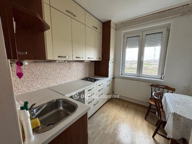 Eladó panellakás, Gyulán 29.9 M Ft, 2 szobás