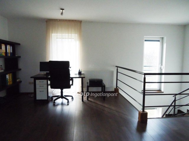 Eladó családi ház, Veszprémvarsányon 119 M Ft, 6 szobás