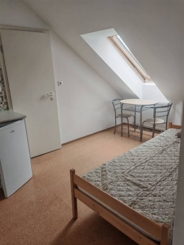 Kiadó téglalakás, albérlet, Győrött 126 E Ft / hó, 1 szobás
