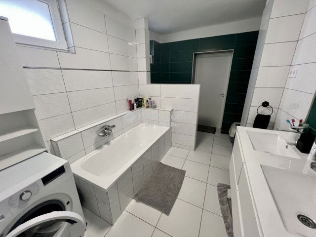 Eladó családi ház, Mohácson 48.9 M Ft, 4 szobás
