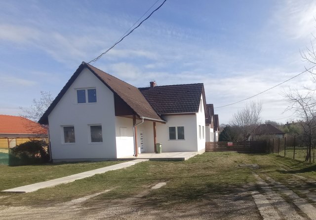 Eladó téglalakás, Balatonlelleén 85 M Ft, 4 szobás