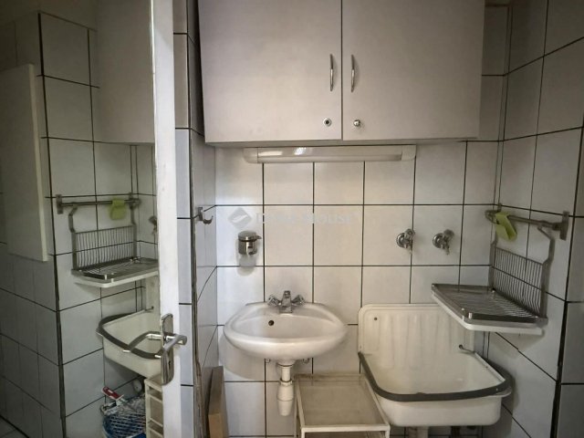 Eladó üzlethelyiség, Budapesten, VI. kerületben, Szondi utcában