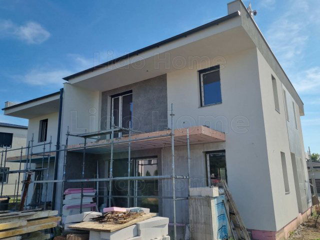 Eladó családi ház, Siófokon 134.9 M Ft, 5 szobás