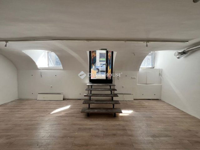 Eladó üzlethelyiség, Budapesten, XII. kerületben 42.5 M Ft