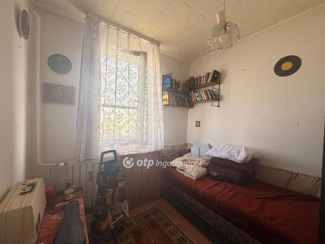 Eladó panellakás, Budapesten, III. kerületben 64.9 M Ft