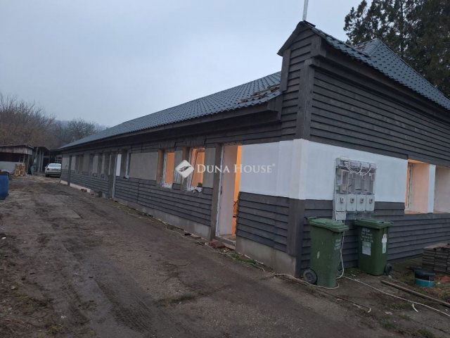 Eladó téglalakás, Neszmélyen 27 M Ft, 1 szobás