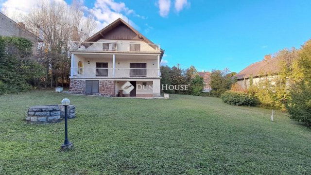 Eladó családi ház, Balatonfüreden 289.99 M Ft, 5 szobás