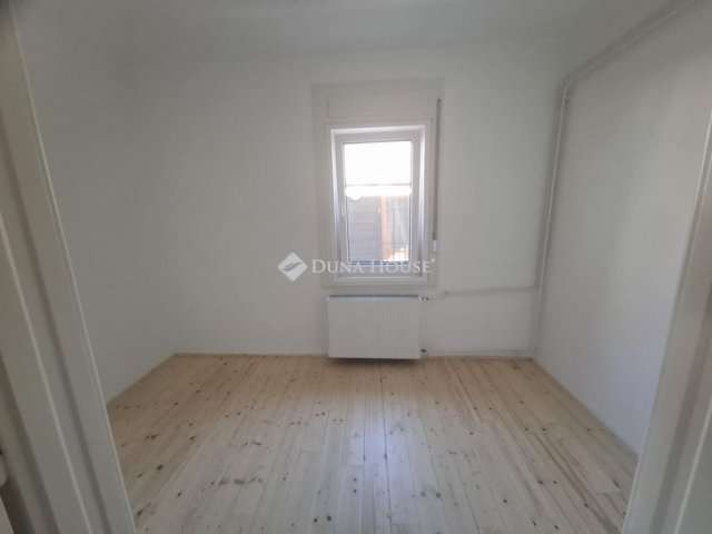 Eladó családi ház, Vecsésen 79.5 M Ft, 5 szobás