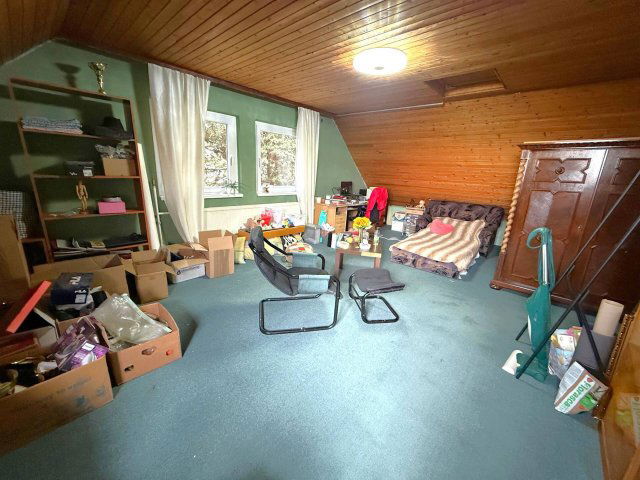 Eladó családi ház, Pécsett 79.9 M Ft, 6 szobás