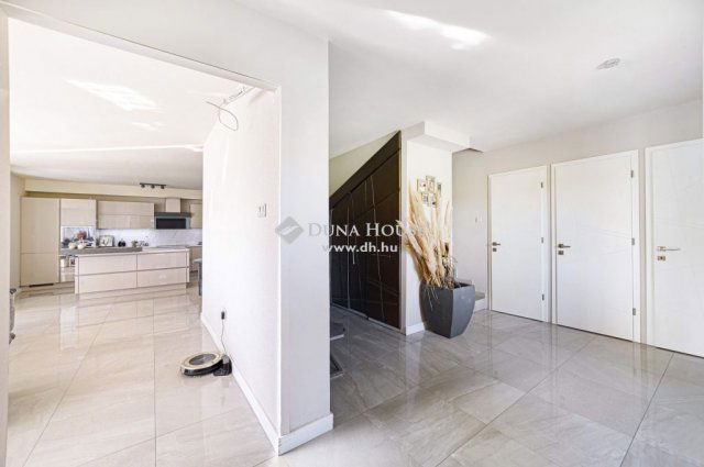 Eladó ikerház, Pécelen 349 M Ft, 11 szobás