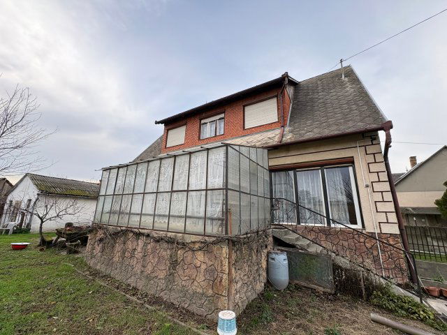 Eladó családi ház, Kiskunlacházán 65 M Ft, 5 szobás