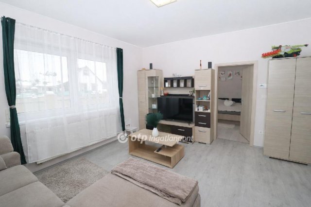 Eladó családi ház, Tasson 79 M Ft, 4 szobás