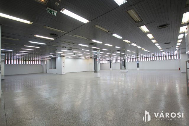 Kiadó üzlethelyiség, Békéscsabán 2844 E Ft / hó