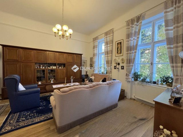 Eladó téglalakás, Budapesten, VI. kerületben 103 M Ft, 3 szobás