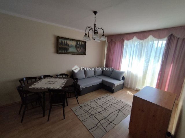 Kiadó panellakás, albérlet, Tatabányán 160 E Ft / hó, 2 szobás