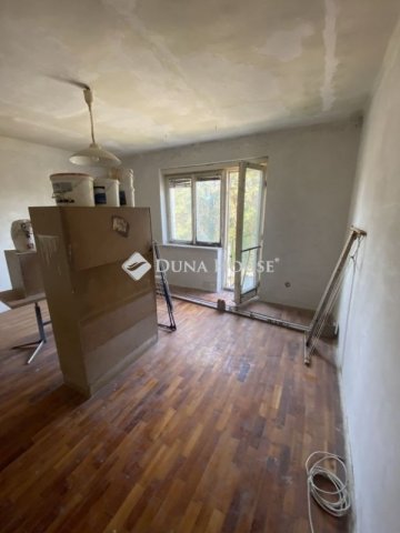 Eladó téglalakás, Komlón 19.9 M Ft, 2 szobás