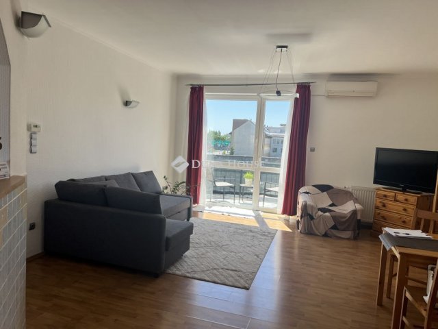 Kiadó téglalakás, albérlet, Győrött 200 E Ft / hó, 1 szobás