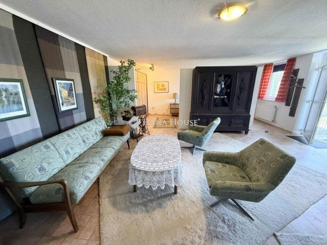 Eladó családi ház, Töttösön 99.9 M Ft, 8 szobás