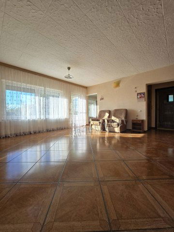 Eladó családi ház, Pécsett 114.9 M Ft, 7 szobás