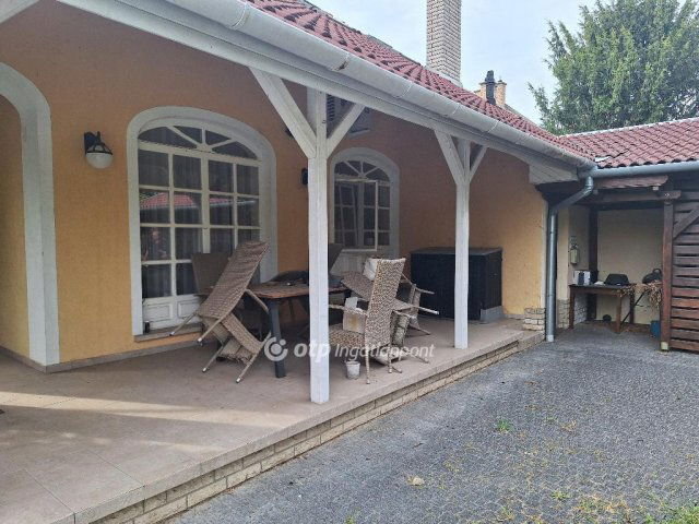 Eladó családi ház, Orosházán 90 M Ft, 5 szobás