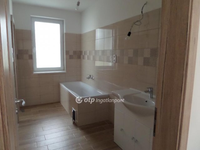 Eladó ikerház, Gödöllőn 94.5 M Ft, 4 szobás