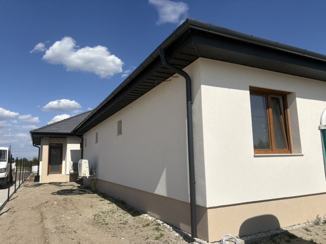 Eladó ikerház, Dunavarsányban 89.9 M Ft, 4 szobás