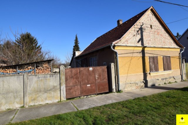 Eladó családi ház, Csepregen 23.5 M Ft, 1 szobás
