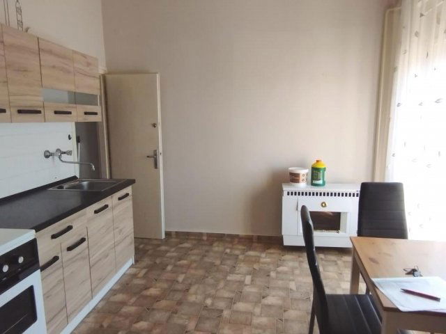 Kiadó téglalakás, albérlet, Kaposváron, Zárda közben