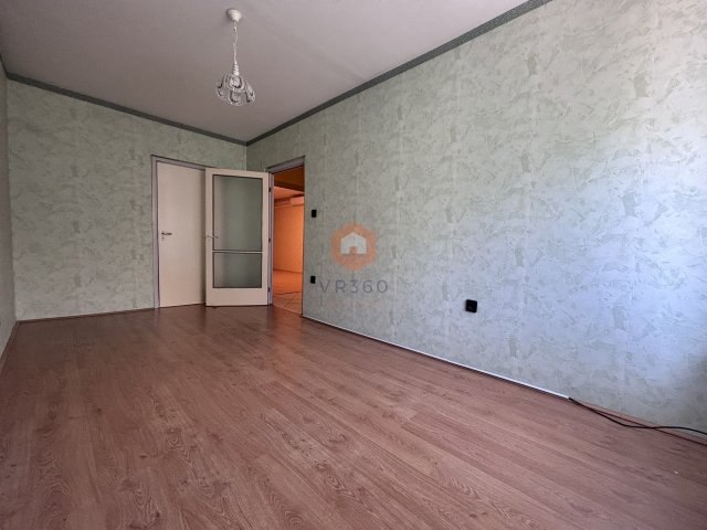 Eladó panellakás, Pécsett 45.5 M Ft, 3 szobás