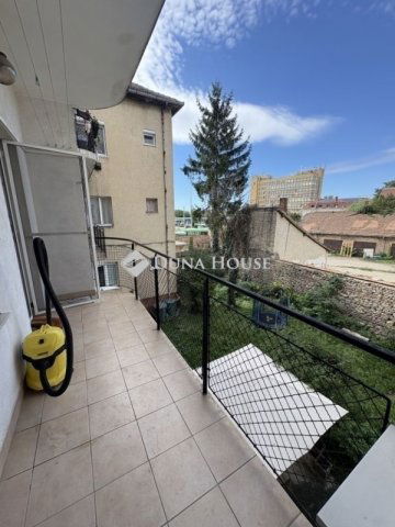 Eladó téglalakás, Pécsett 67.9 M Ft, 3 szobás