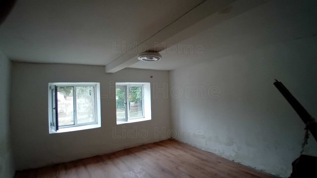 Eladó családi ház, Mosdóson 6.5 M Ft, 2 szobás