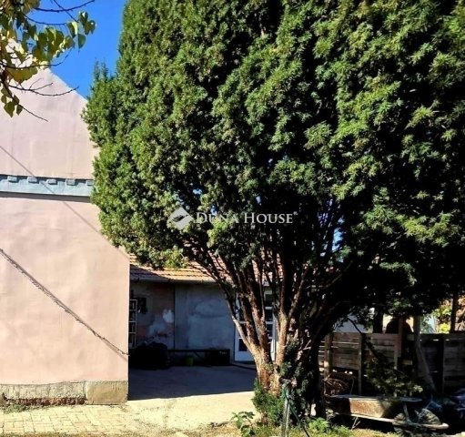 Eladó családi ház, Szegeden 57.9 M Ft, 4+2 szobás