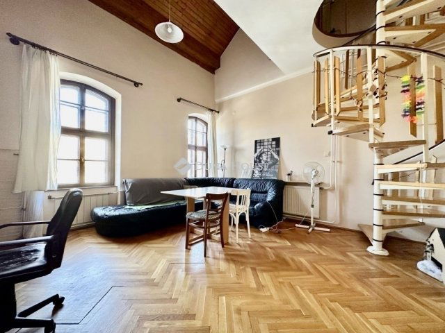 Eladó téglalakás, Pécsett 56.99 M Ft, 3 szobás