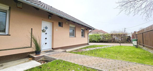 Eladó ikerház, Szigetszentmiklóson 95.9 M Ft, 4 szobás