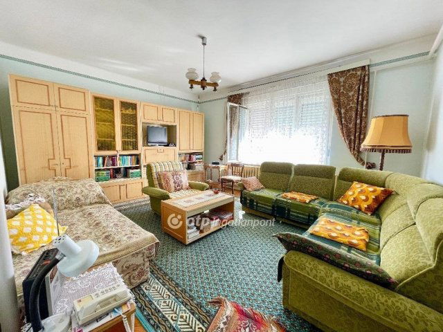 Eladó családi ház, Csikóstőttősön 19 M Ft, 4 szobás