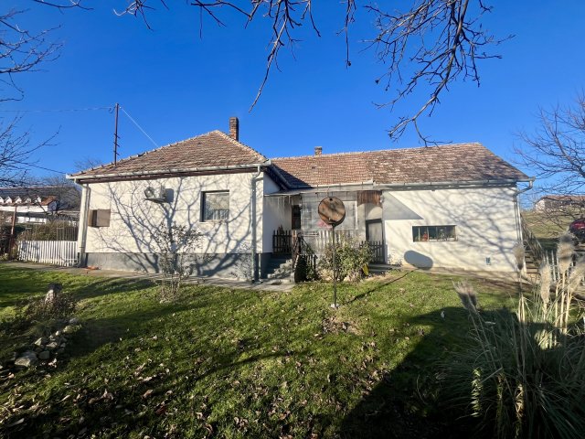 Eladó családi ház, Lullán 45 M Ft, 3 szobás