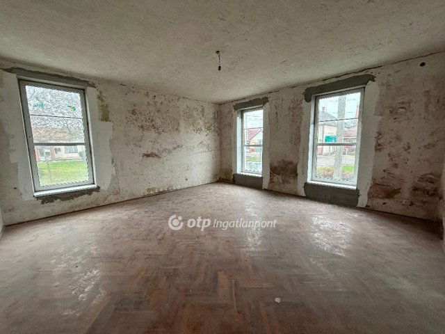 Eladó sorház, Biharkeresztesen 75.5 M Ft, 9+4 szobás