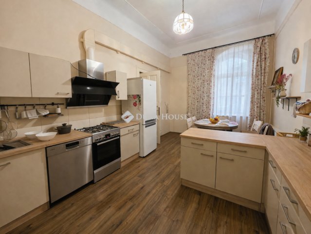 Eladó téglalakás, Budapesten, VI. kerületben 159.9 M Ft