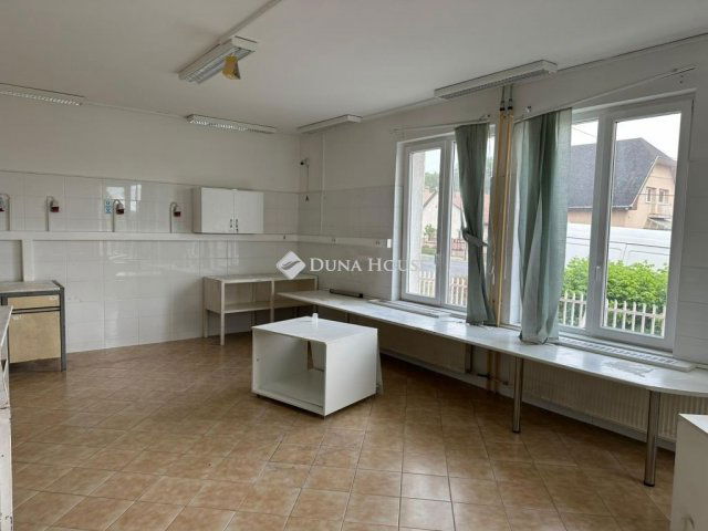 Eladó üzlethelyiség, Kerepesen 150 M Ft / költözzbe.hu