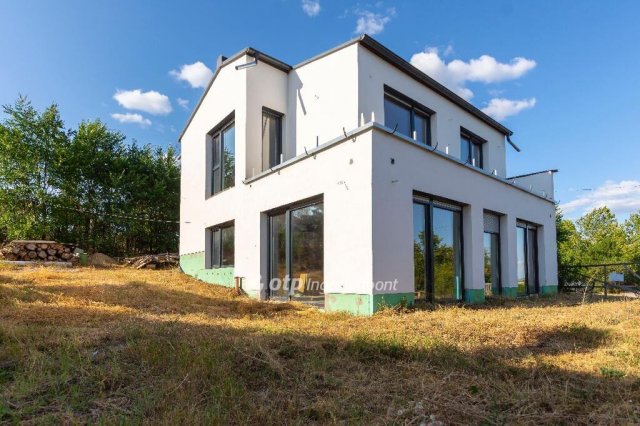 Eladó családi ház, Velencén 159 M Ft, 3+2 szobás